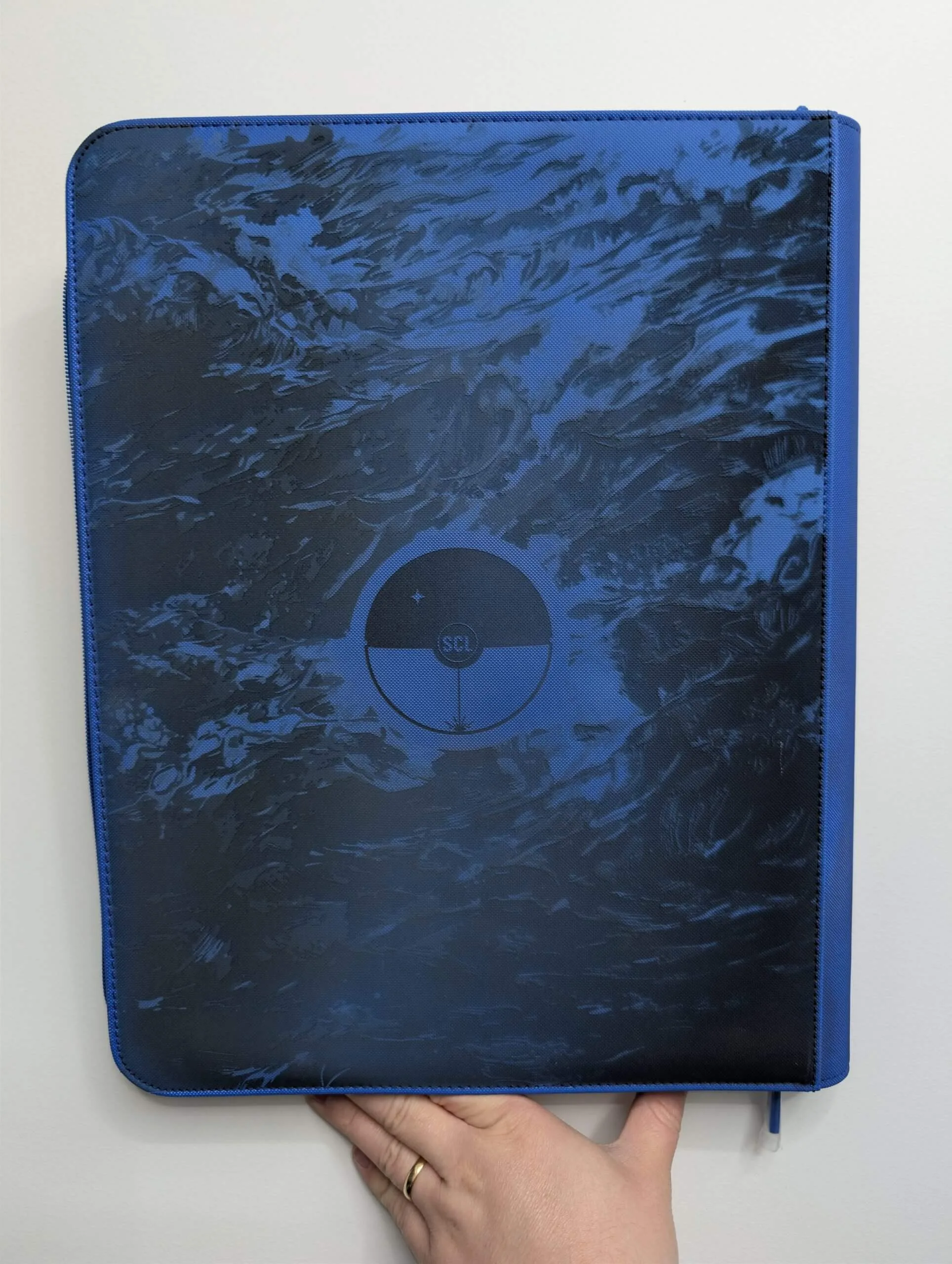 Binder Pokémon arrière gravé laser édition collector bleu