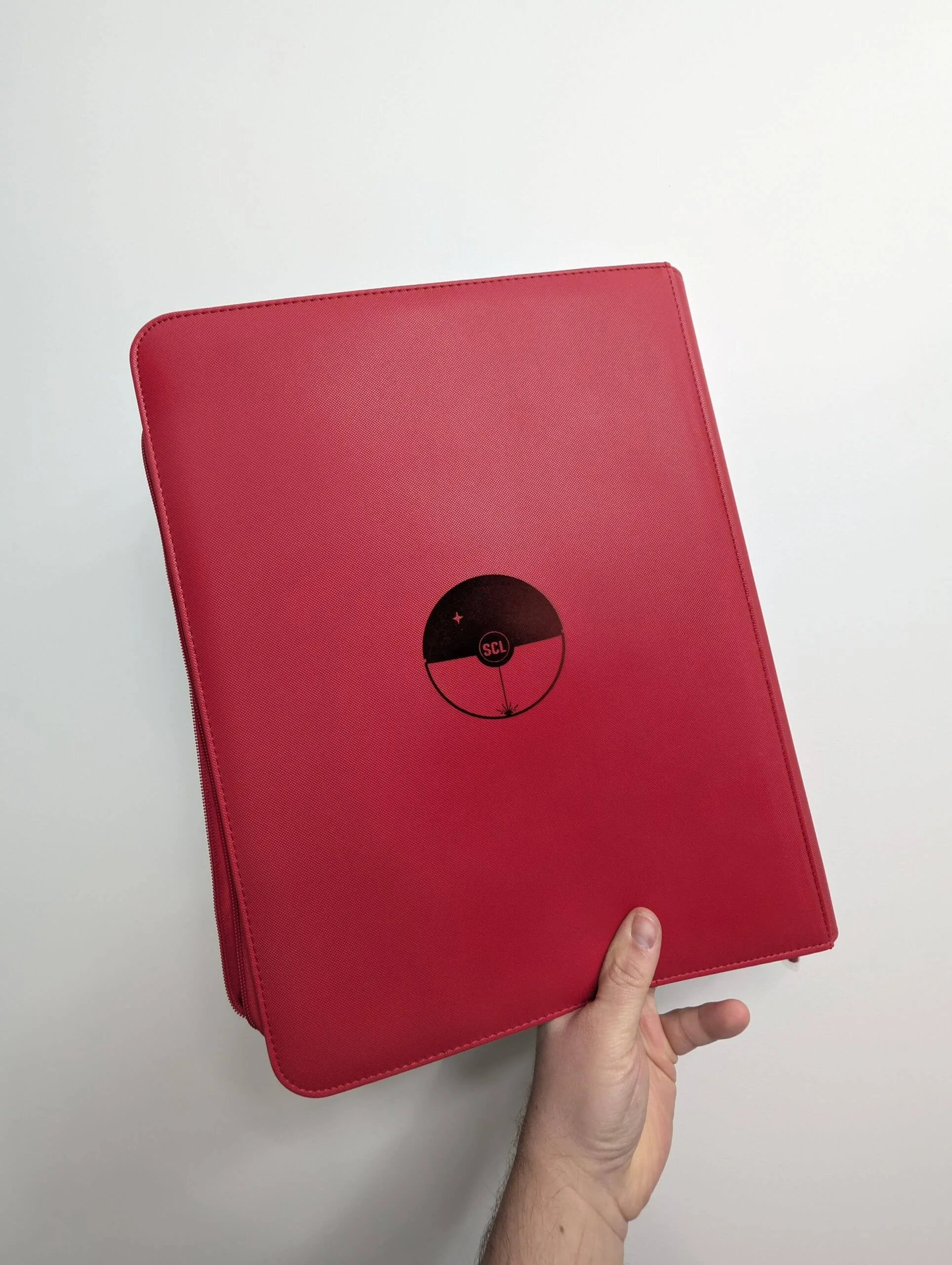 Binder Pokémon arrière gravé laser édition collector rouge