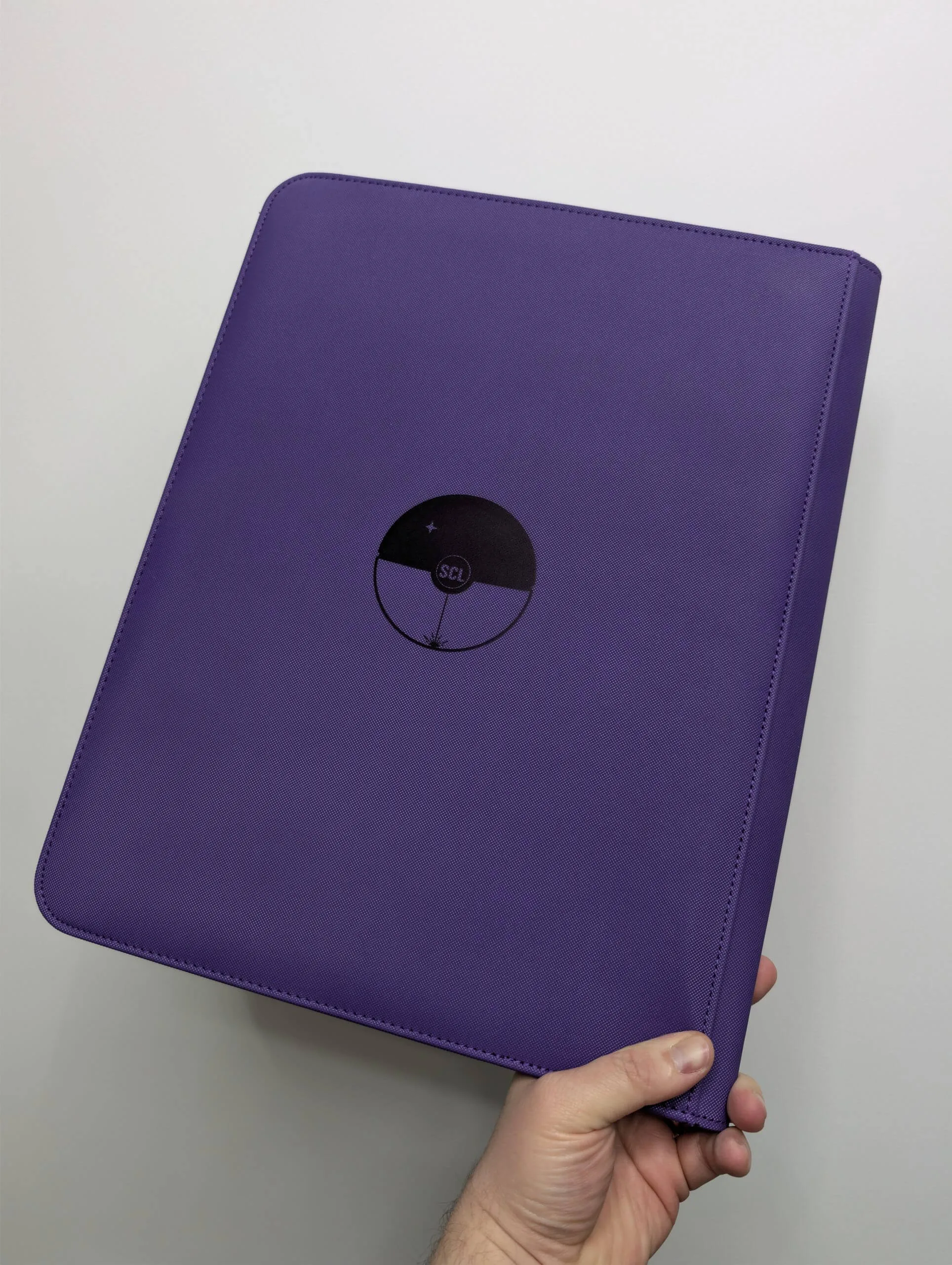Binder Pokémon arrière gravé laser édition collector violet