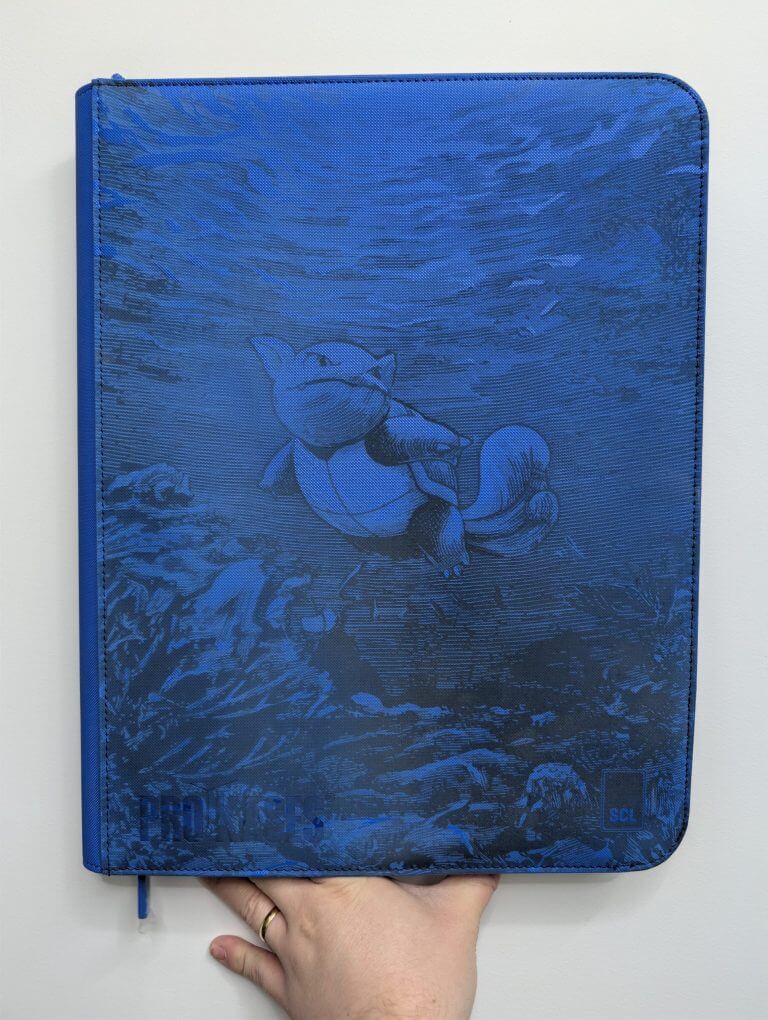Binder Binder Pokémon Carabaffe – Édition Collector Bleu gravé laser