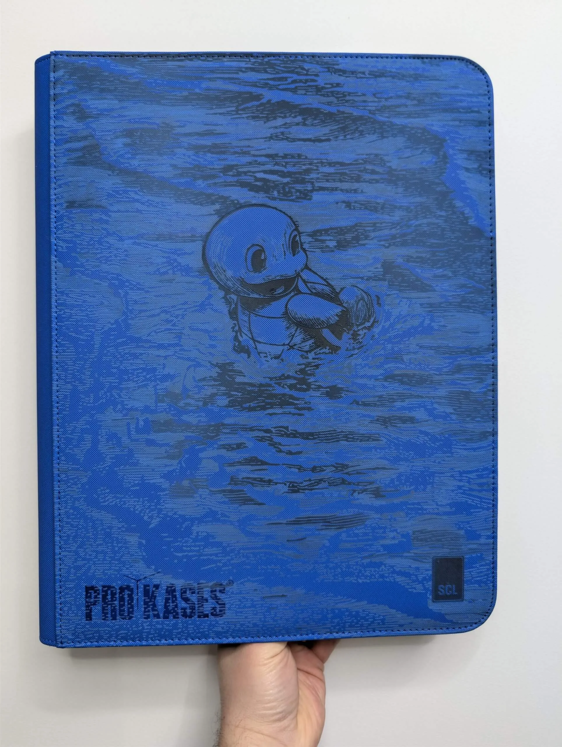 Binder Pokémon Carapuce gravé laser édition collector bleu