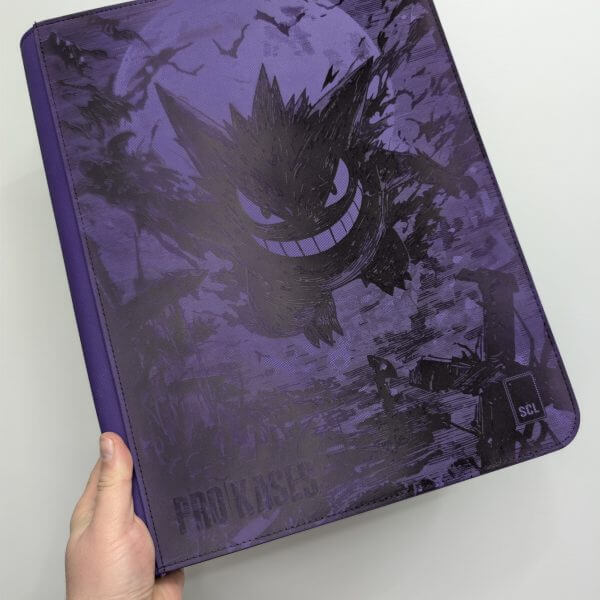 Binder Pokémon Ectoplasma maudit gravé laser édition collector violet