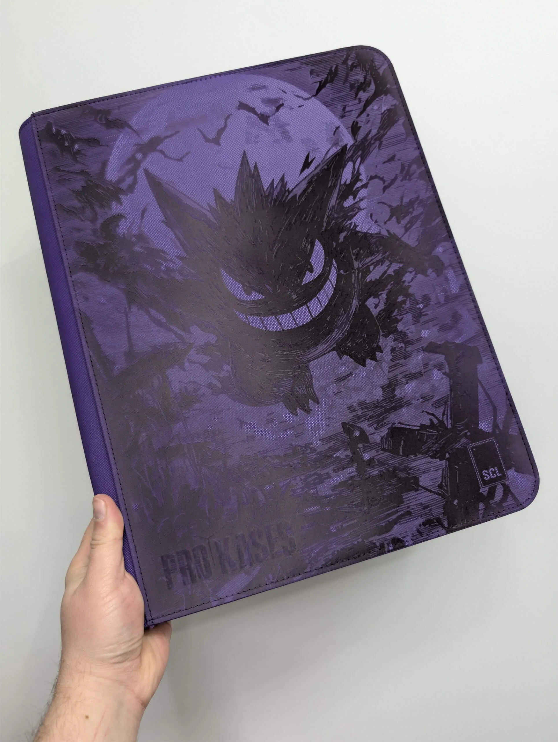 Binder Pokémon Ectoplasma maudit gravé laser édition collector violet