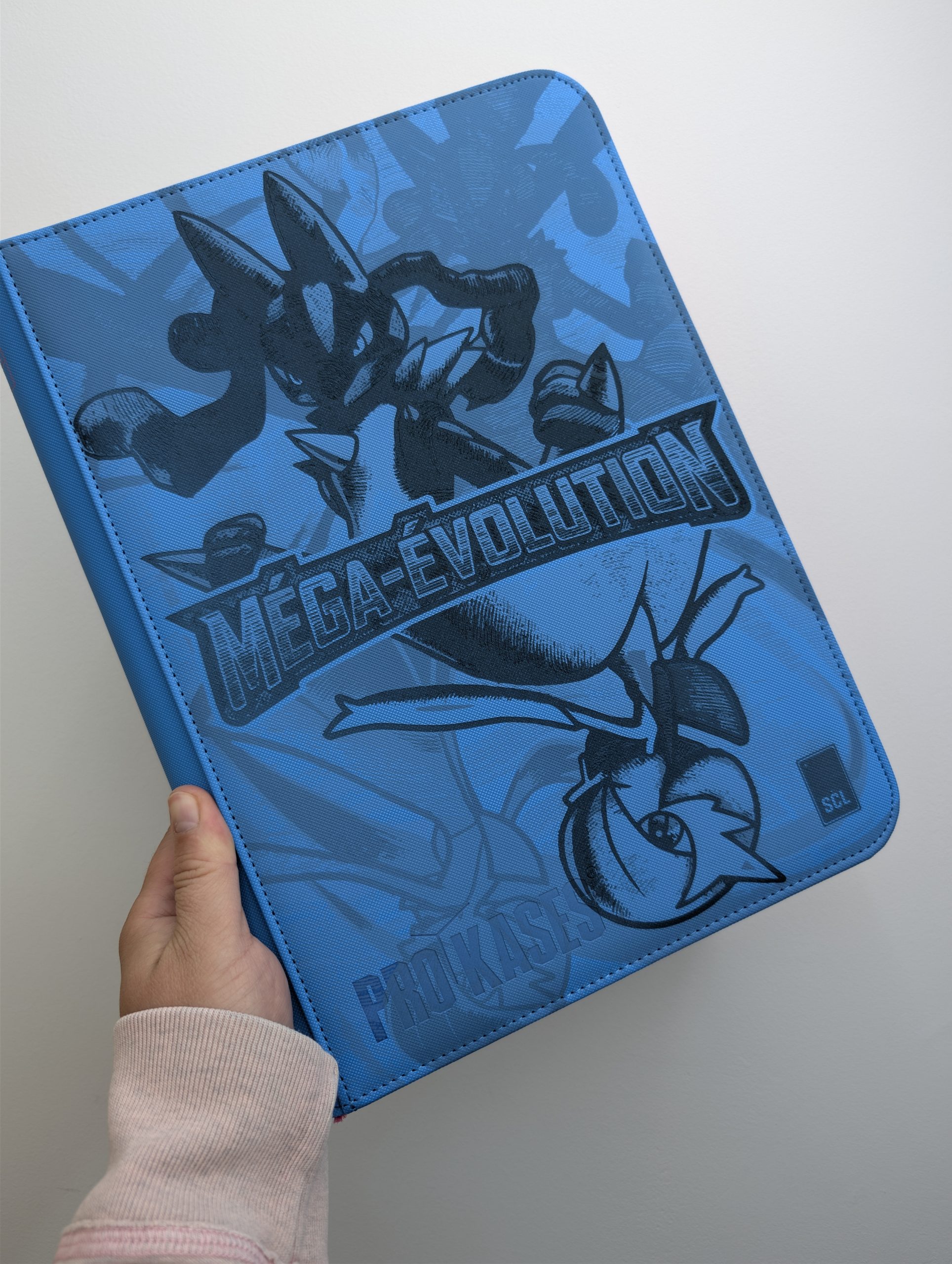 Binder Pokémon ME01 (Méga-Évolution) – Édition Collector Bleu et rose