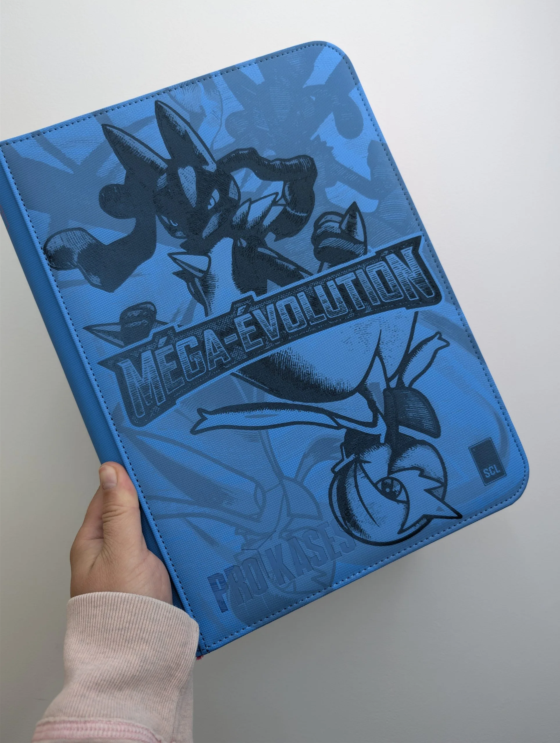 Binder Pokémon ME01 (Méga-Évolution) – Édition Collector Bleu et rose