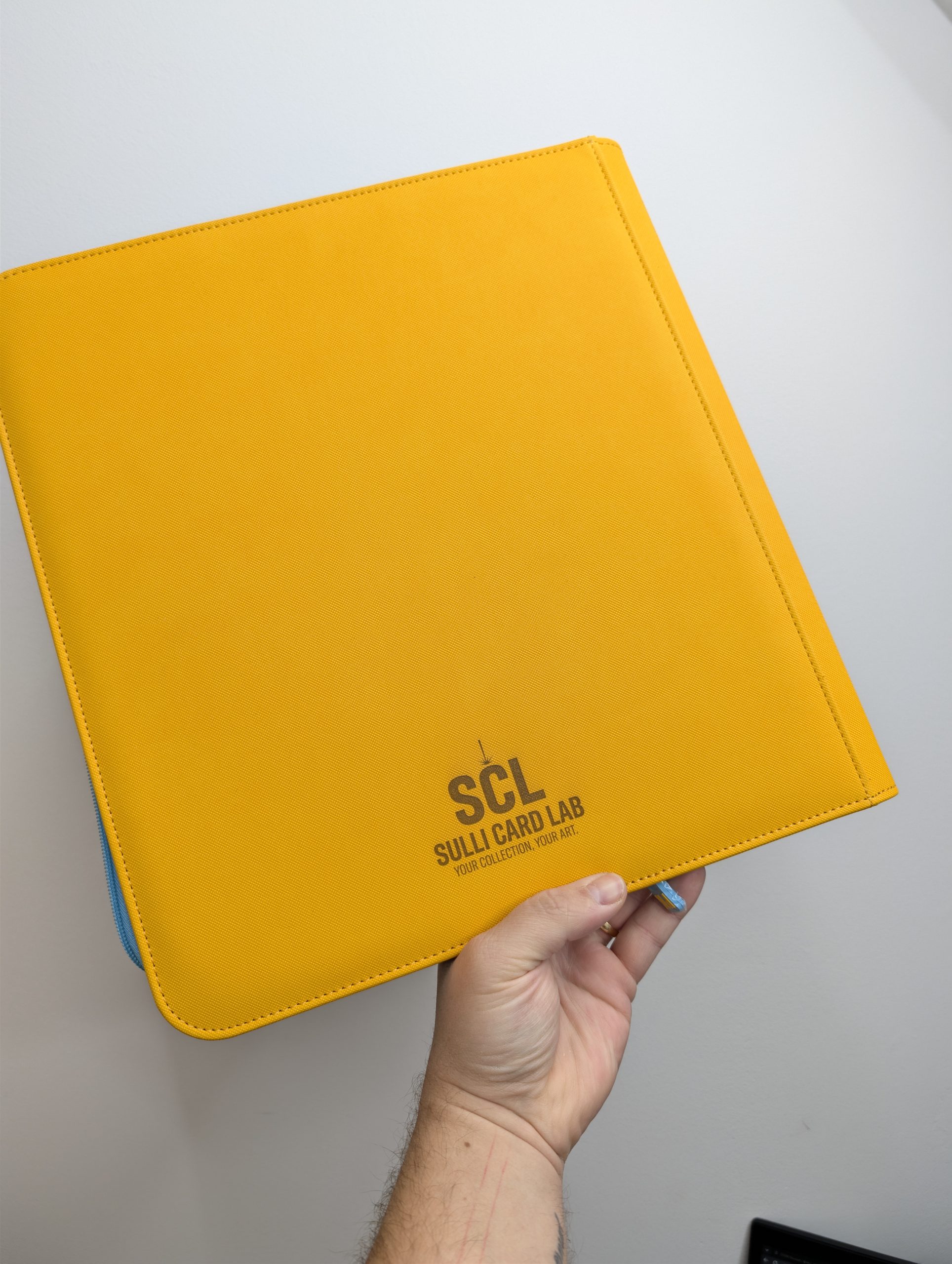 Binder Pokémon ME2.5 (Héros Transcendants) – Édition Collector Jaune & Turquoise – Image 4