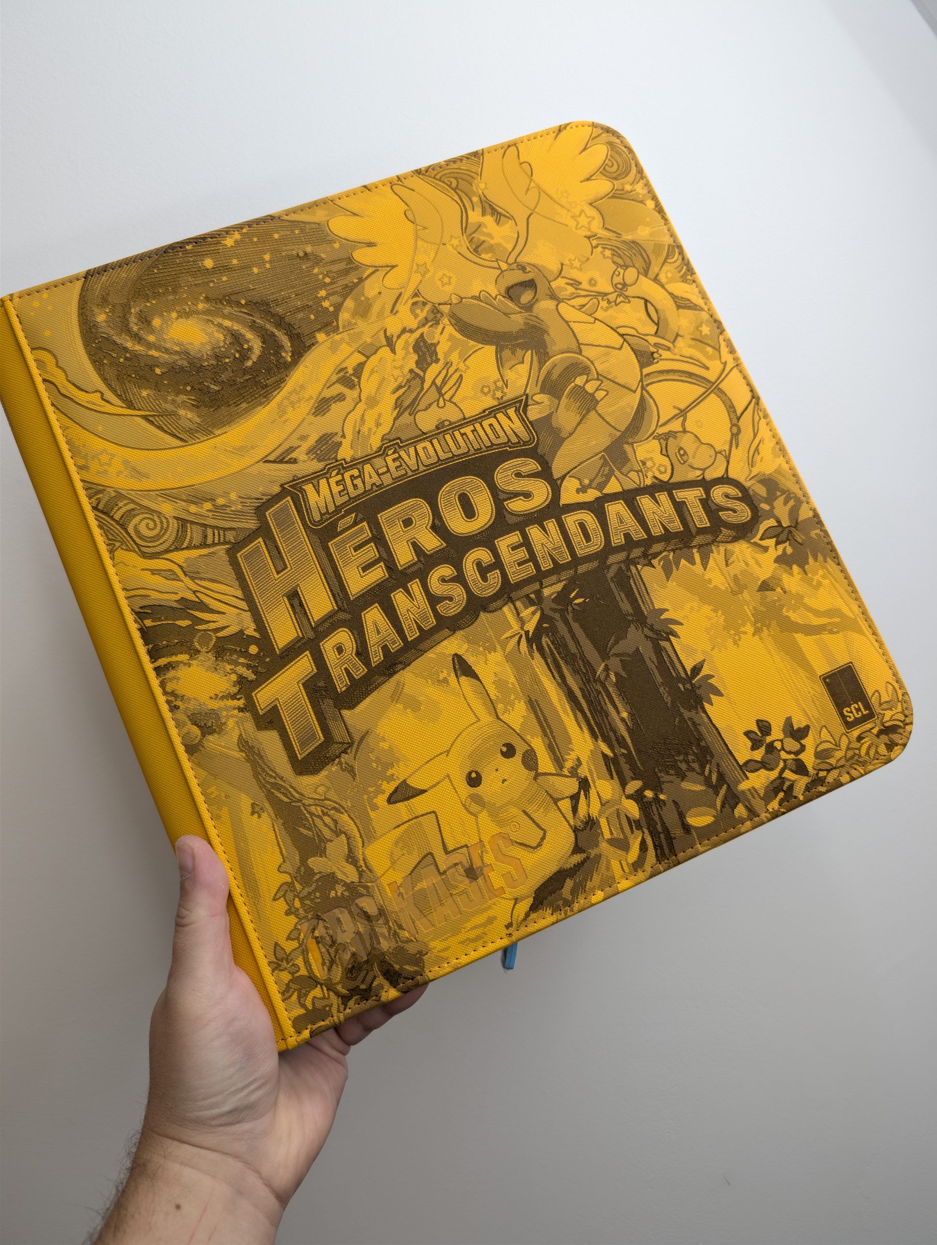 Binder Pokémon ME2.5 (Héros Transcendants) – Édition Collector Jaune & Turquoise
